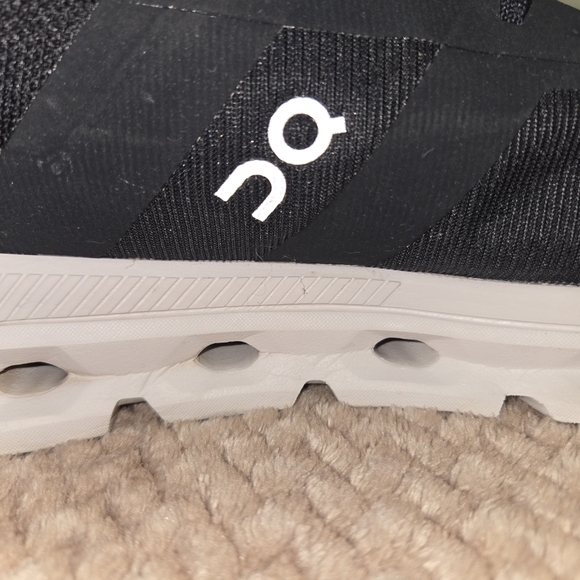 On Running Men's Gray and Black Cloud Sneakers - Picture 9 of 15